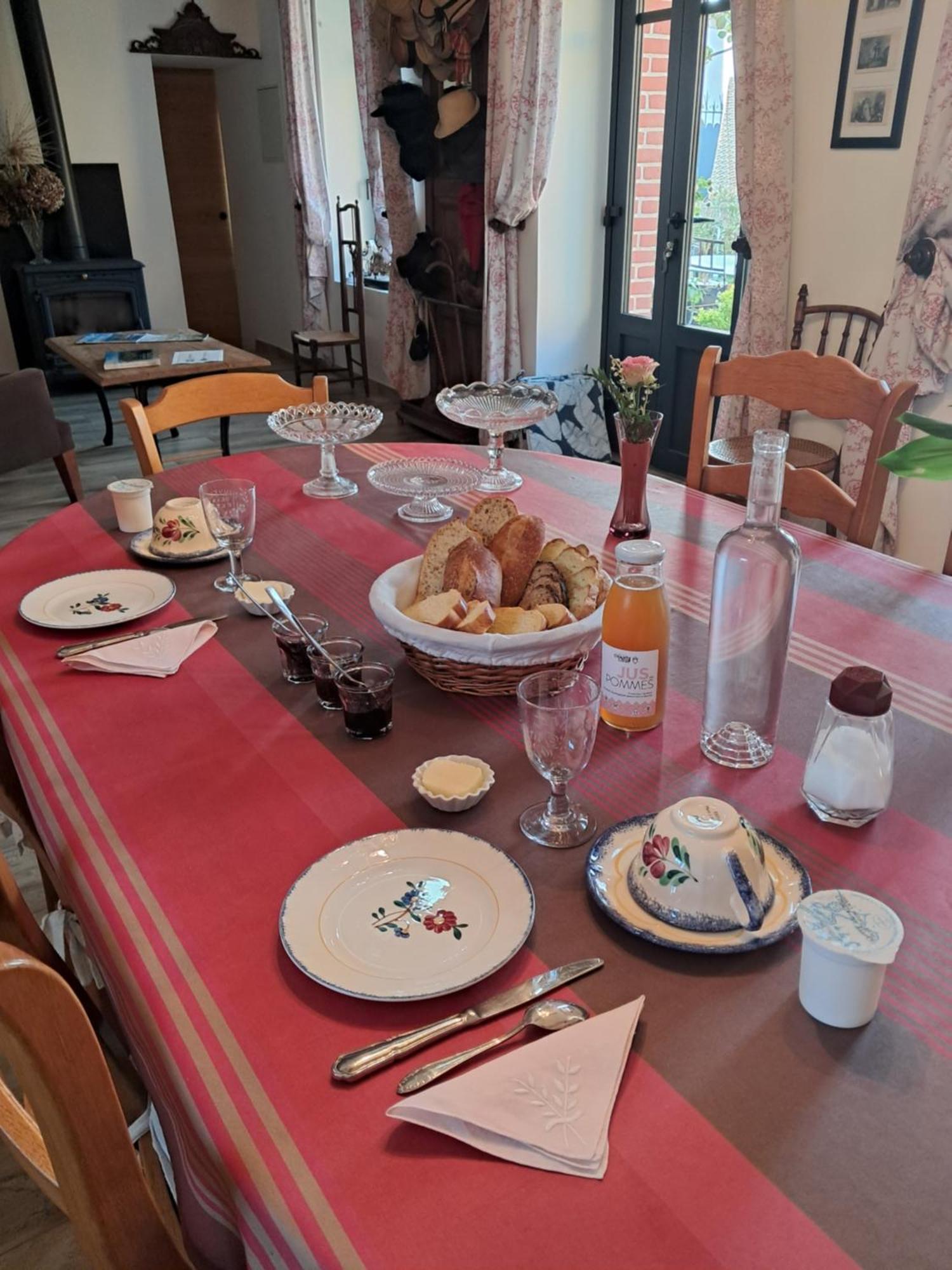 Le Jardin Bed & Breakfast Coudeville Bagian luar foto